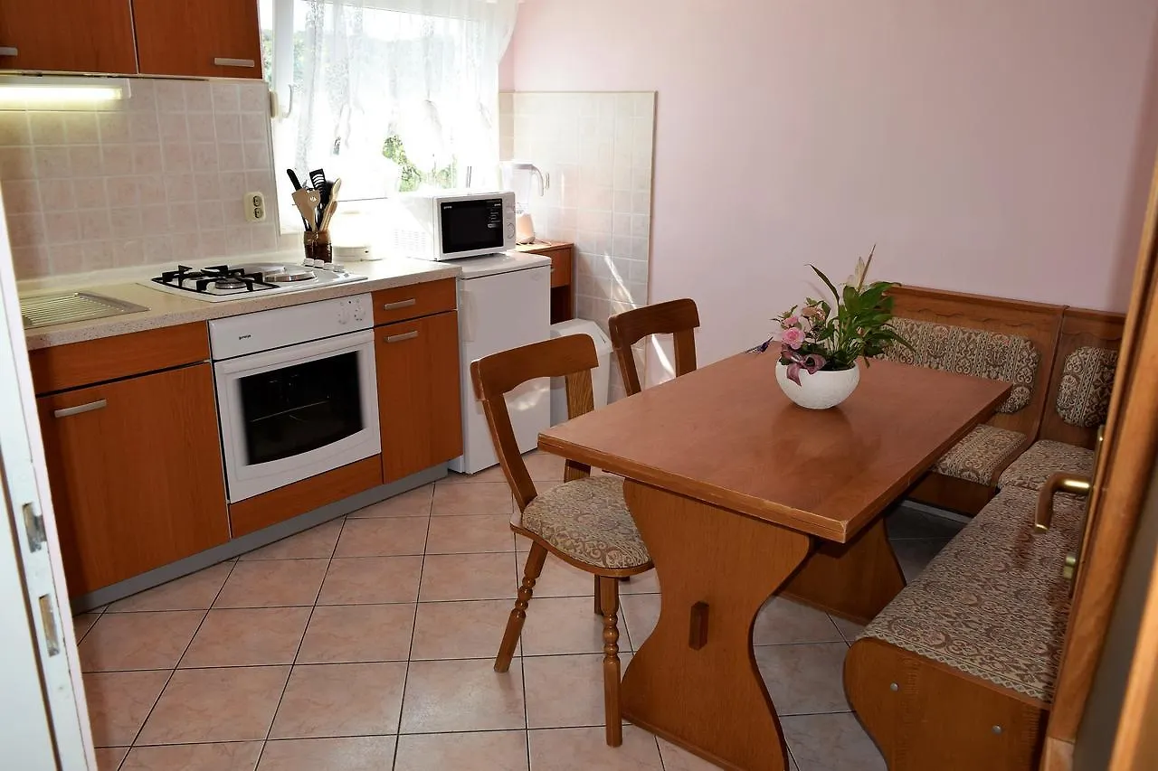 Family Apartment Andrea Close To Beach Palit