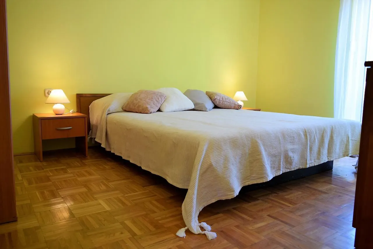 Family Apartment Andrea Close To Beach Palit
